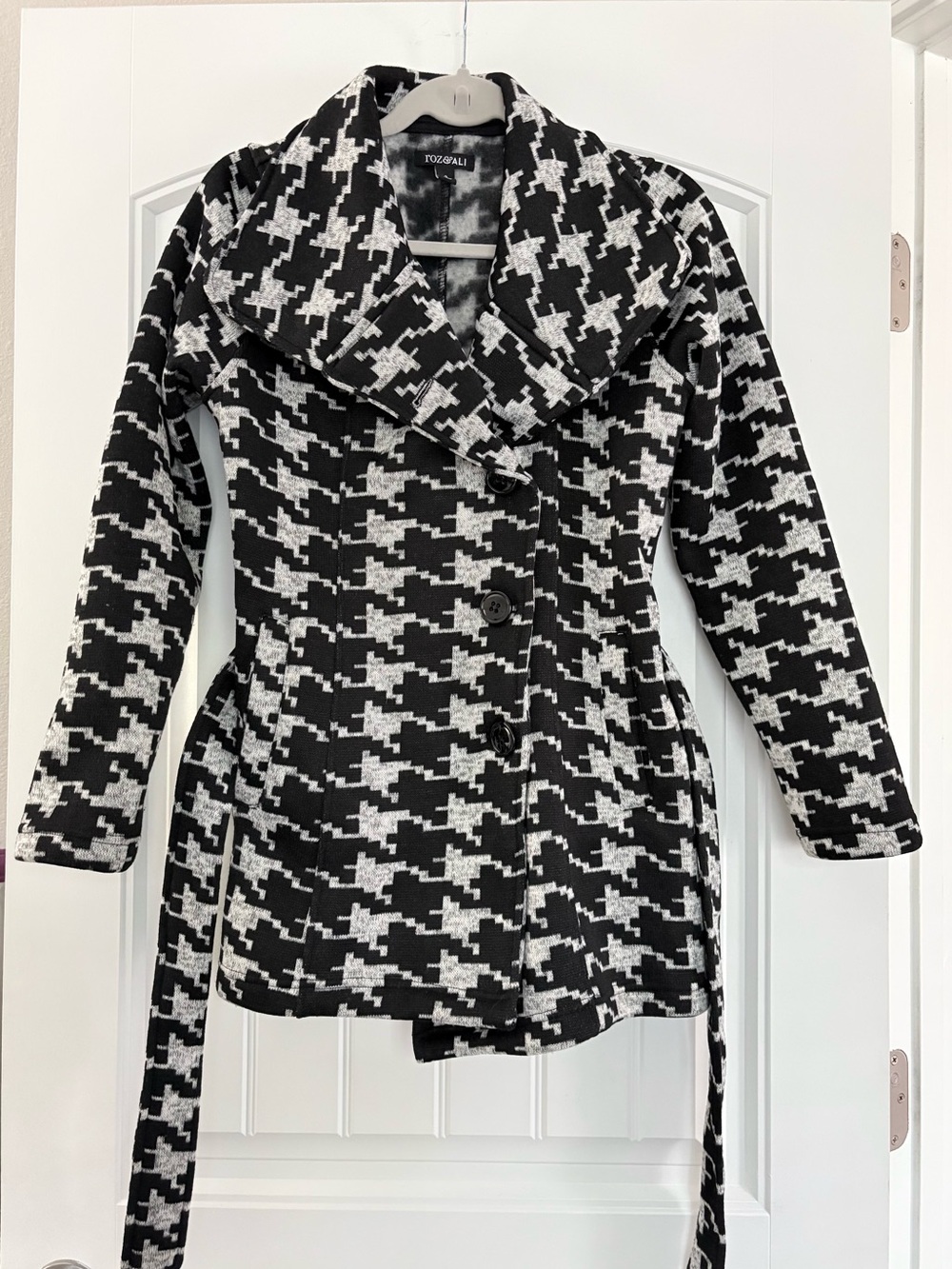 Roz & Ali Black and White Houndstooth Wrap Knit Coat